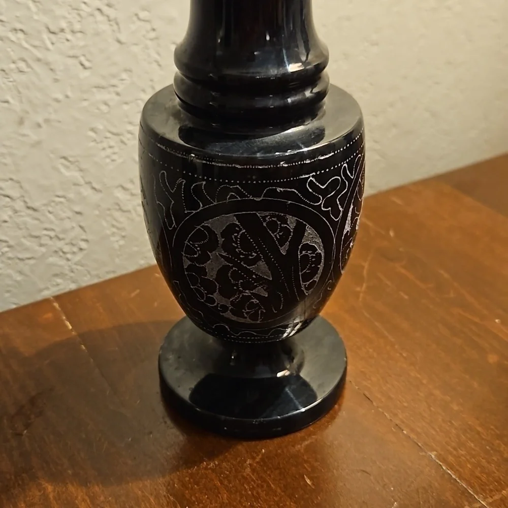 VTG Black Onyx Floral Etched Castlecore Outdoor Patio Vase - Picture 3 of 10